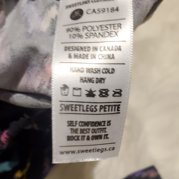 Petite sweetlegs - Picture 2 of 2